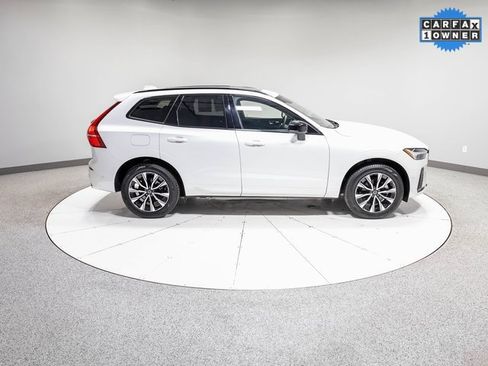 Used 2025 Volvo XC60 B5 Plus image 28
