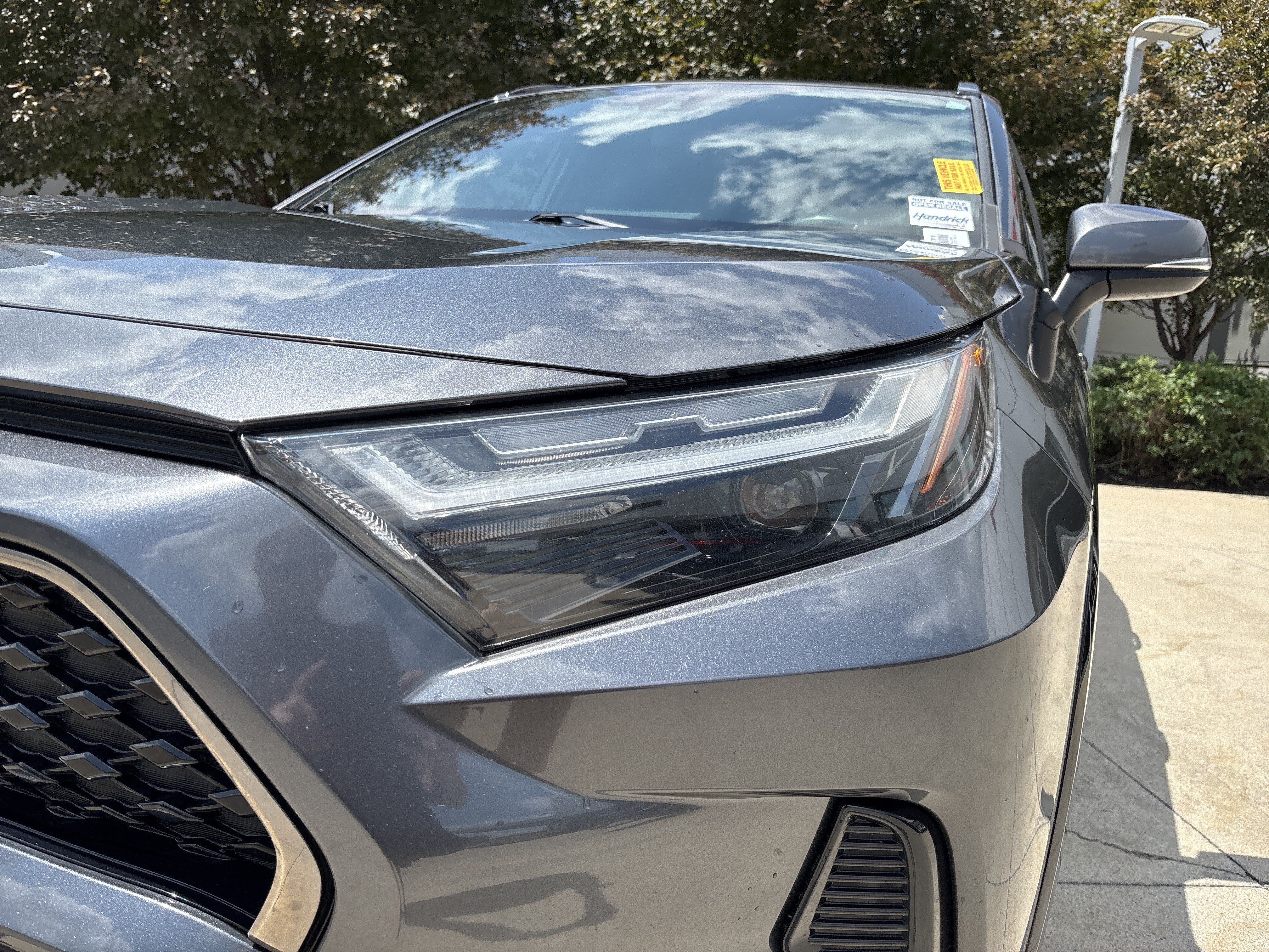 Used 2022 Toyota RAV4 SE w/ Weather & Moonroof Package AWD/4WD image 11