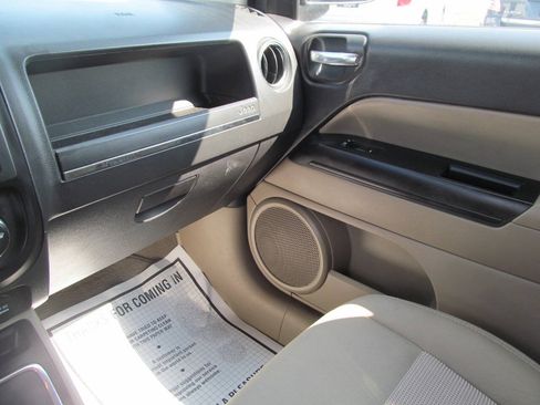 Used 2012 Jeep Compass Latitude w/ Sun/Sound Group AWD/4WD image 11