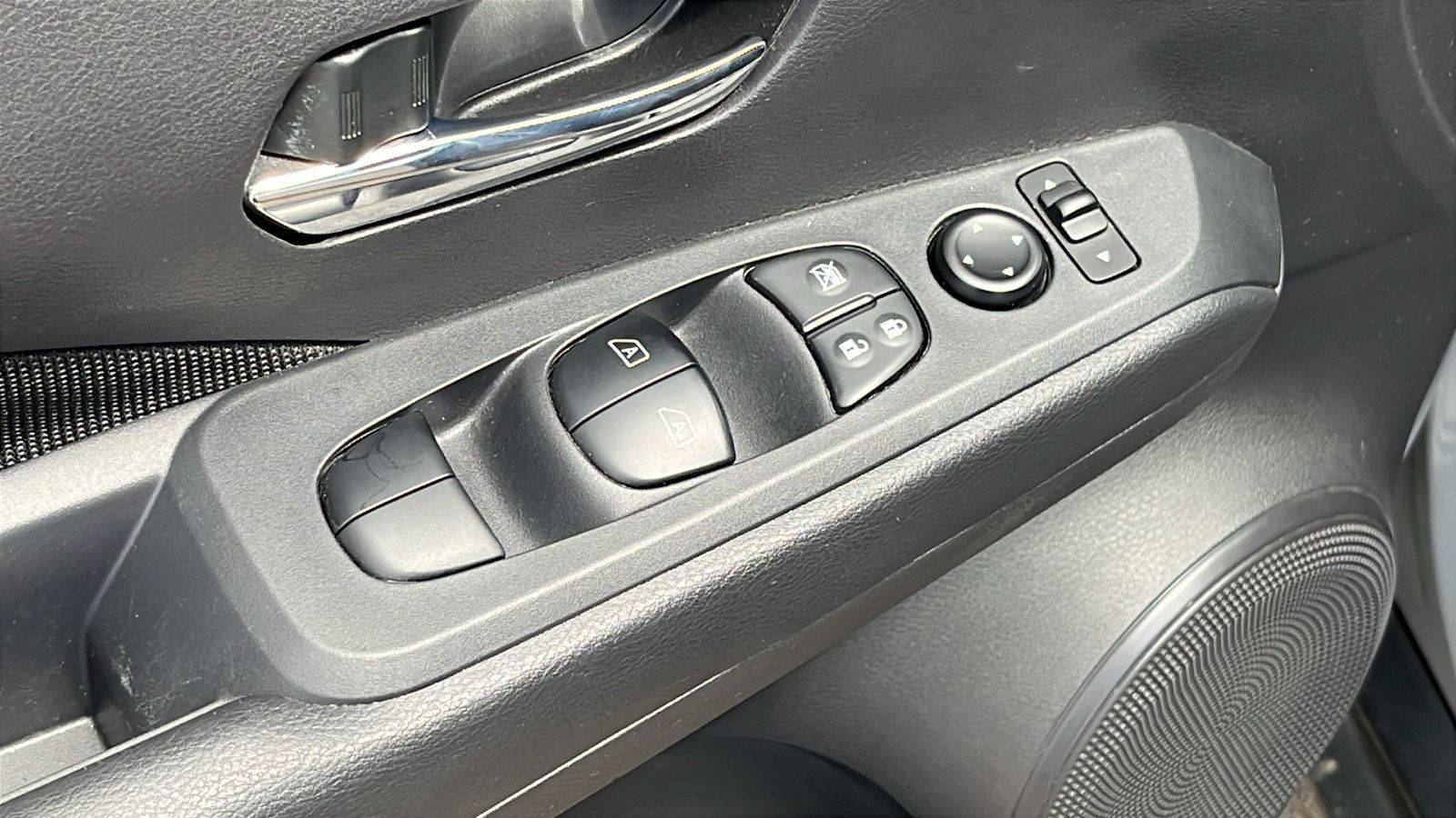 Used 2024 Nissan Kicks SV FWD image 12