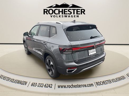 New 2026 Volkswagen Taos SE image 6