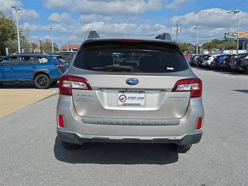 Used 2017 Subaru Outback 2.5i image 7