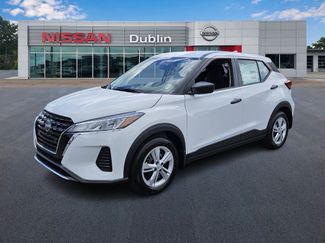 New 2025 Nissan Kicks Play S video 1