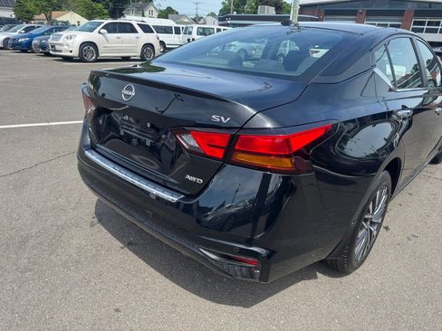 Used 2023 Nissan Altima 2.5 SV AWD/4WD image 14