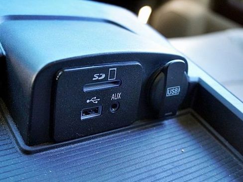 Used 2015 RAM 1500 Laramie w/ Convenience Group image 34