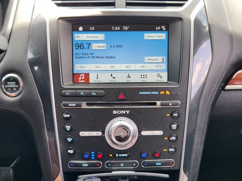 Used 2018 Ford Explorer Platinum AWD/4WD image 18