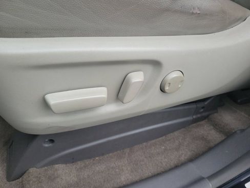 Used 2016 Toyota Sienna XLE image 11