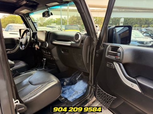 Used 2017 Jeep Wrangler Unlimited Sahara w/ Dual Top Group AWD/4WD image 31