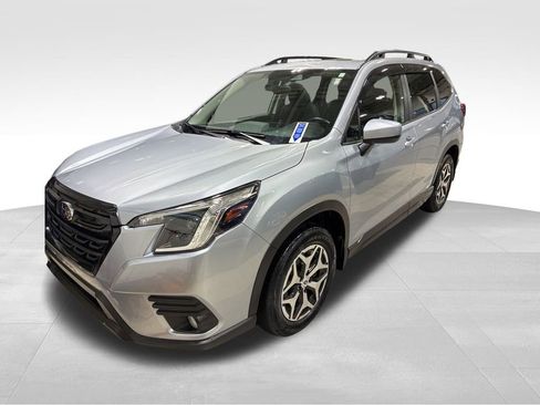 Used 2022 Subaru Forester Premium image 5