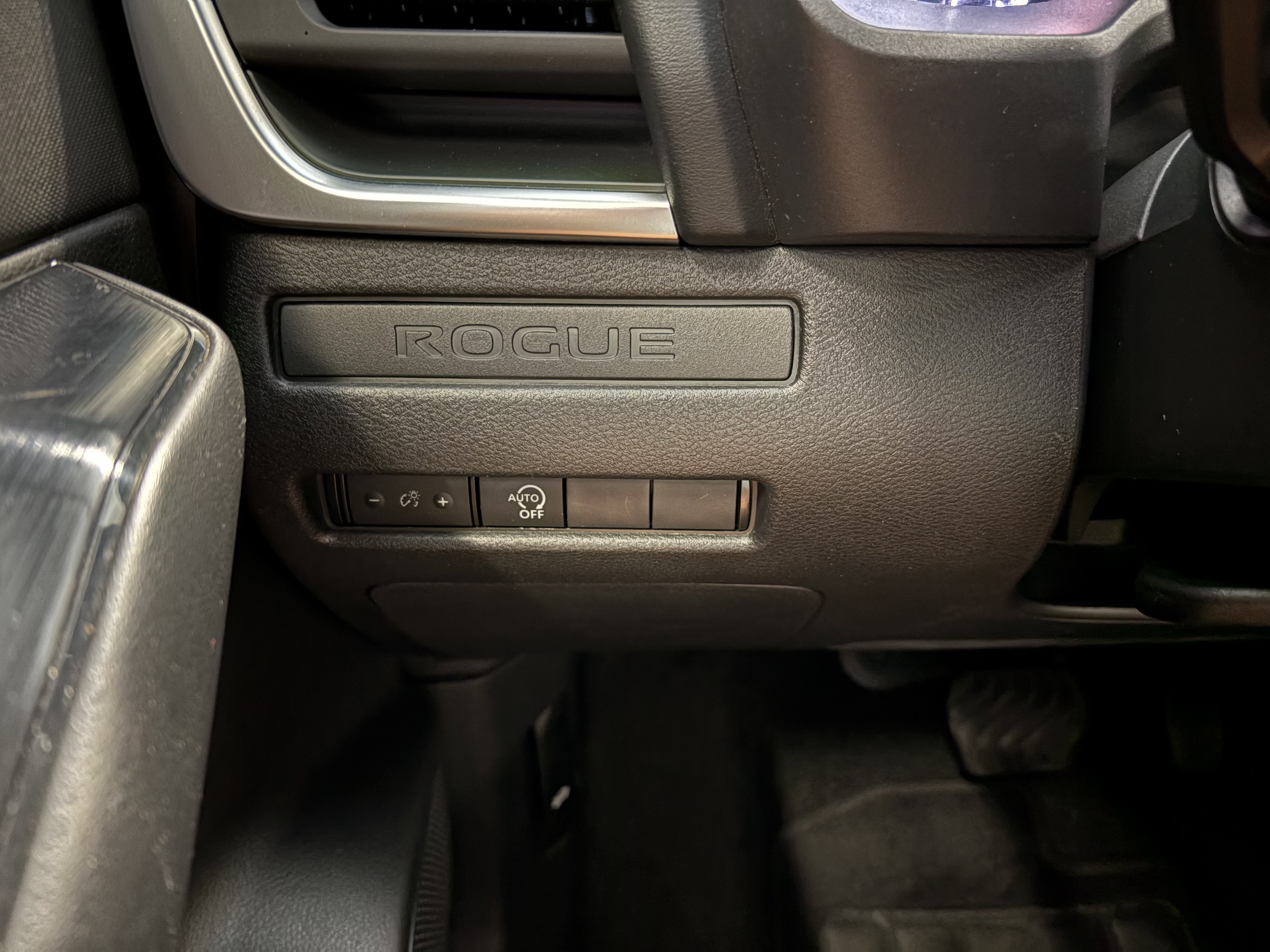 Used 2024 Nissan Rogue S AWD/4WD image 27
