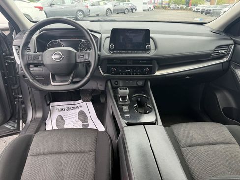 Used 2025 Nissan Rogue SV FWD image 16