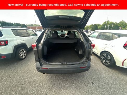 Used 2022 Toyota RAV4 LE AWD/4WD image 8