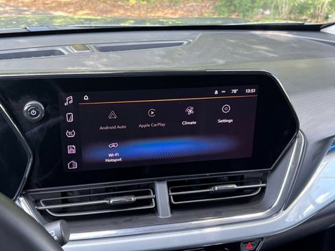 Used 2025 Chevrolet Trax LT w/ LT Convenience Package FWD image 16