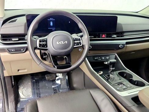 Used 2025 Kia Carnival FWD image 11