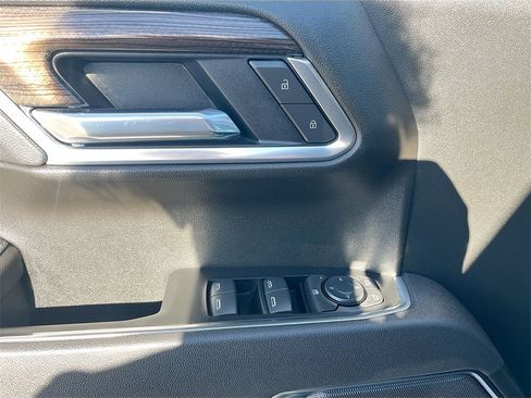 Used 2025 Chevrolet Silverado 1500 LT image 18