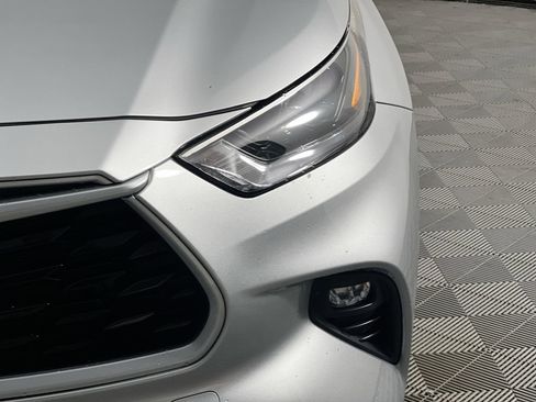 Used 2022 Toyota Highlander XLE image 9
