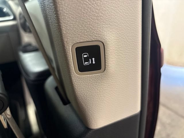 Used 2023 Chrysler Voyager LX FWD image 33