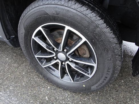 Used 2017 Dodge Journey SE w/ Flexible Seating Group FWD image 18