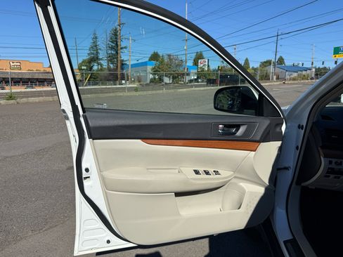Used 2014 Subaru Outback 2.5i Limited w/ Moonroof Package image 11