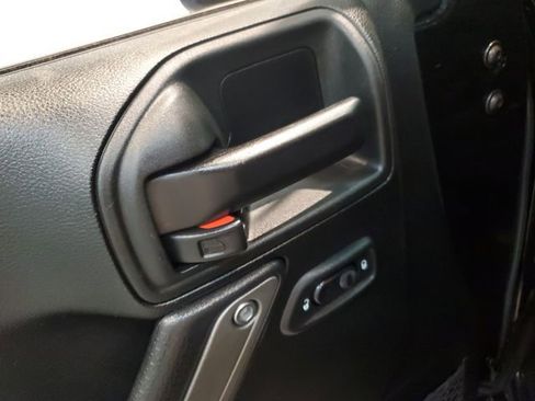 Used 2018 Jeep Wrangler Unlimited Sport S image 12