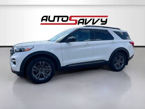 Used 2023 Ford Explorer XLT w/ Equipment Group 202A AWD/4WD image 3