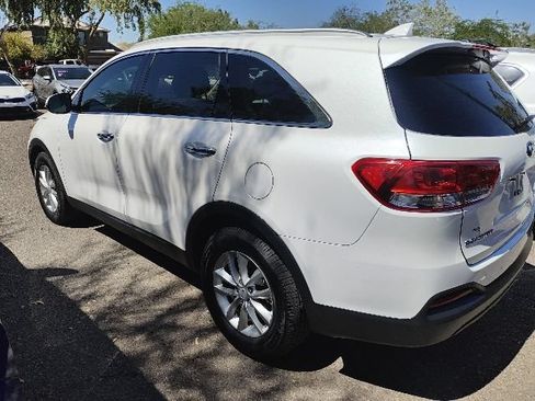 Used 2017 Kia Sorento FWD w/ LX Convenience Package image 6