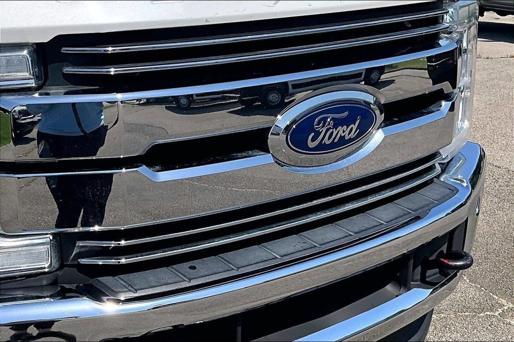 Used 2018 Ford F350 Lariat w/ Lariat Ultimate Package AWD/4WD image 27