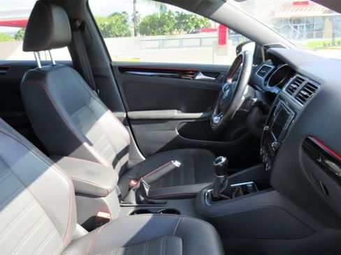 Used 2017 Volkswagen Jetta GLI FWD image 20