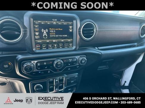 Used 2023 Jeep Wrangler Unlimited Sahara w/ Cold Weather Group AWD/4WD image 14