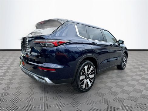 New 2025 Mitsubishi Outlander SE image 5