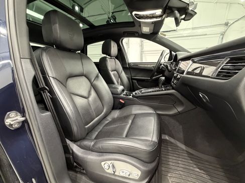 Certified 2022 Porsche Macan image 23