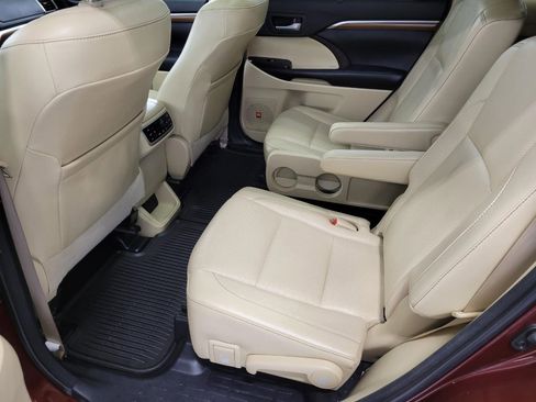 Used 2017 Toyota Highlander Limited Platinum w/ Carpet Mat Package AWD/4WD image 22