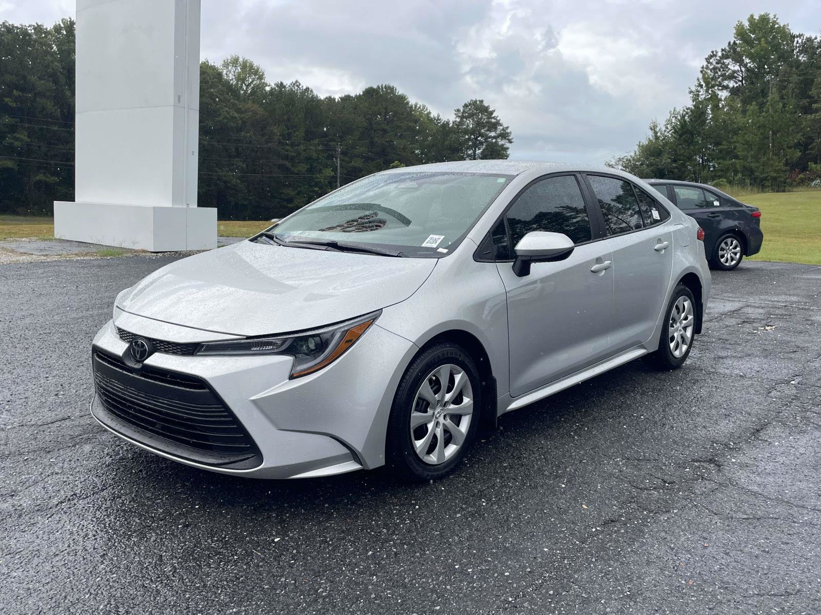 Used 2026 Toyota Corolla LE FWD image 5