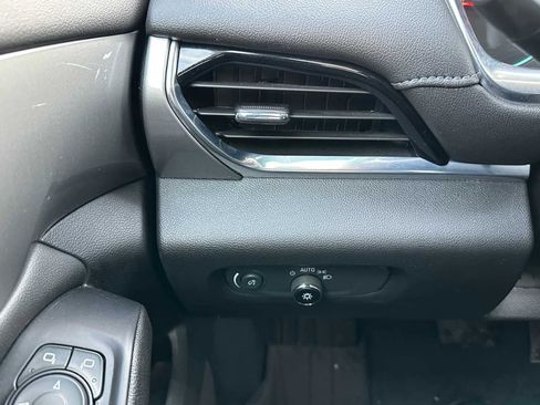 Used 2022 Chevrolet Traverse LT image 31