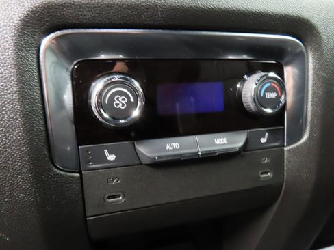 Used 2025 Chevrolet Tahoe High Country image 11