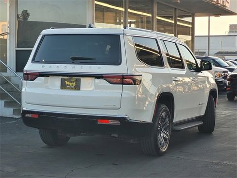 Used 2024 Jeep Wagoneer Series II w/ Flexible Seating Group image 4
