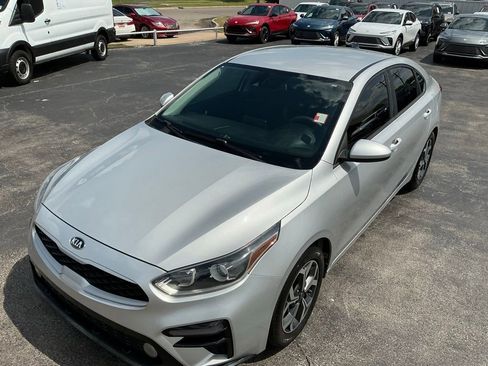Used 2019 Kia Forte LXS FWD image 9
