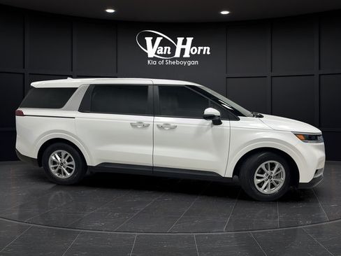 Used 2024 Kia Carnival LX FWD image 8