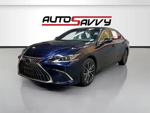 Used 2024 Lexus ES 350 w/ Premium Package FWD image 3