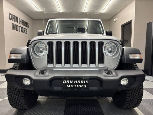 Used 2018 Jeep Wrangler Sport AWD/4WD image 3