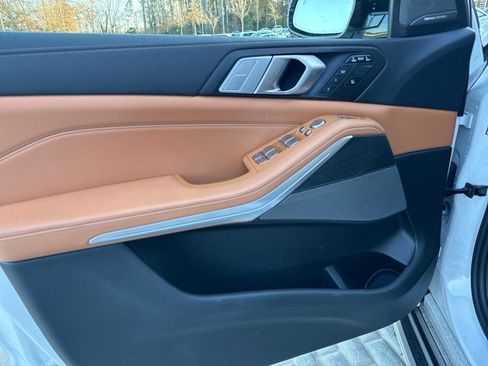 Used 2021 BMW X7 xDrive40i w/ Premium Package image 9