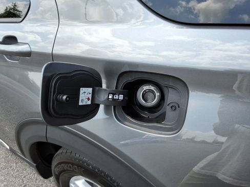 Used 2025 Ford Explorer Active RWD image 12