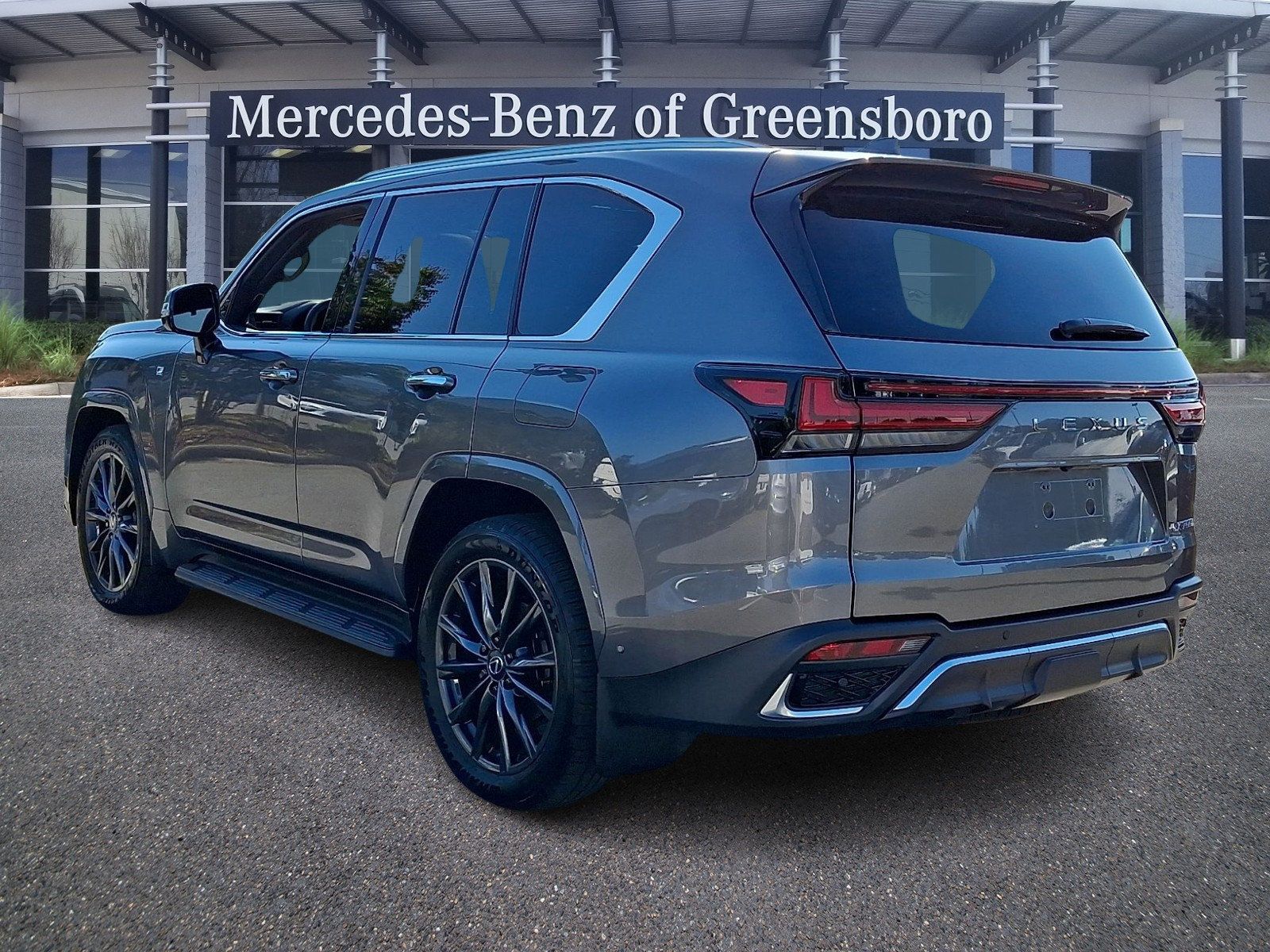 Used 2025 Lexus LX 700h F Sport w/ Accessory Package (Z1) AWD/4WD image 4