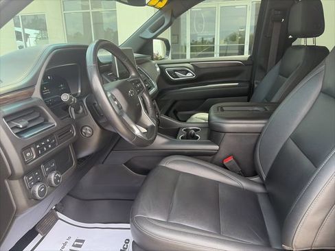 Used 2022 Chevrolet Tahoe Z71 w/ Luxury Package AWD/4WD image 8