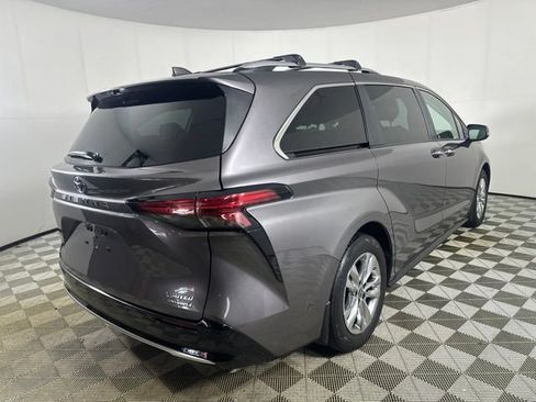 Used 2023 Toyota Sienna Limited AWD/4WD image 7