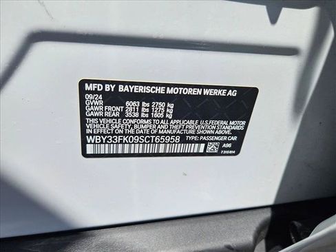 Used 2025 BMW i5 eDrive40i w/ Premium Package RWD image 25