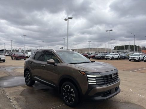 Certified 2025 Nissan Kicks SR image 5