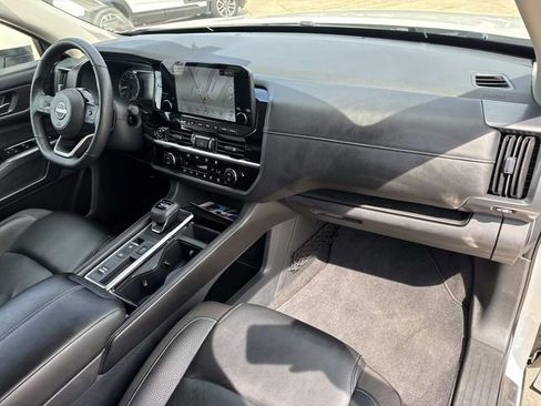 Used 2023 Nissan Pathfinder SL w/ Lighting Package (N92) FWD image 27