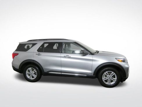 Used 2020 Ford Explorer XLT w/ Equipment Group 202A AWD/4WD image 2