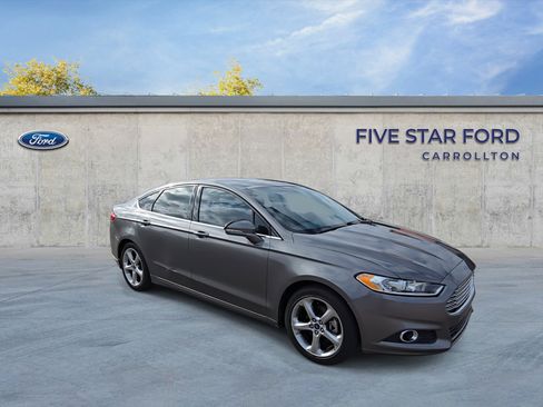 Used 2013 Ford Fusion SE image 2